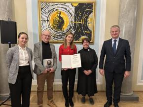 Na uroczystości Zespół FMI reprezentowali: Zuzanna Kupniewska, dr inż. Michał Wojasiński, mgr Joanna Kwiatkowska, dr inż. Cezary Szwed Na uroczystości Zespół FMI reprezentowali: Zuzanna Kupniewska, dr inż. Michał Wojasiński, mgr Joanna Kwiatkowska, dr inż. Cezary Szwed