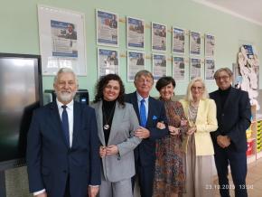 Prof. Tadeusz Kulik z Anną Zielińską, wnuczką Naukowca na otwarciu Pracowni im. Jana Czochralskiego w SP w Kcyni